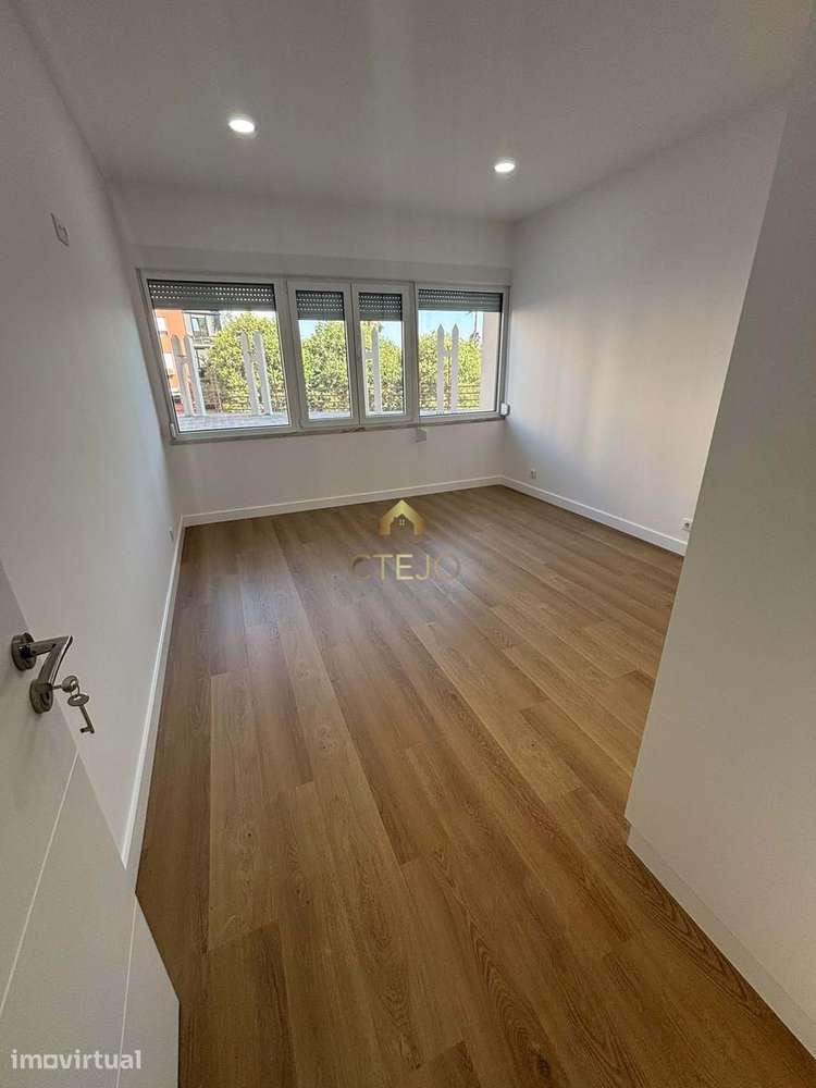 Apartamento T3 Santa Iria de Azoia ( Alto da Eira ) - Grande imagem: 2/25