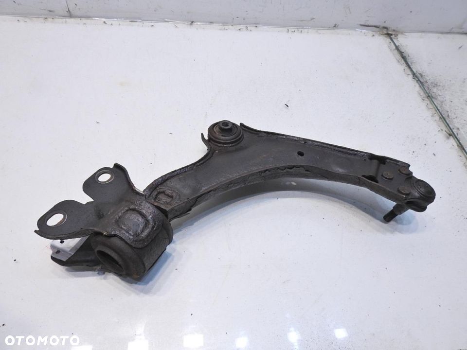 WAHACZ LEWY PRZÓD VOLVO V70 III 2.0 D3 - 4