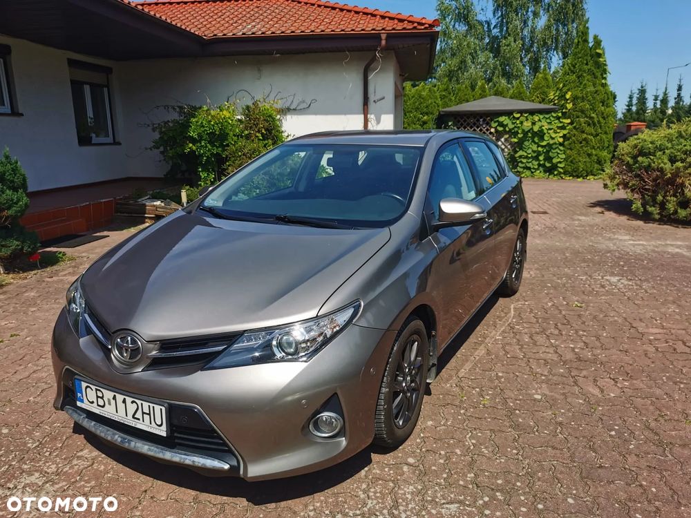 Toyota Auris 1.6 Premium + - 1