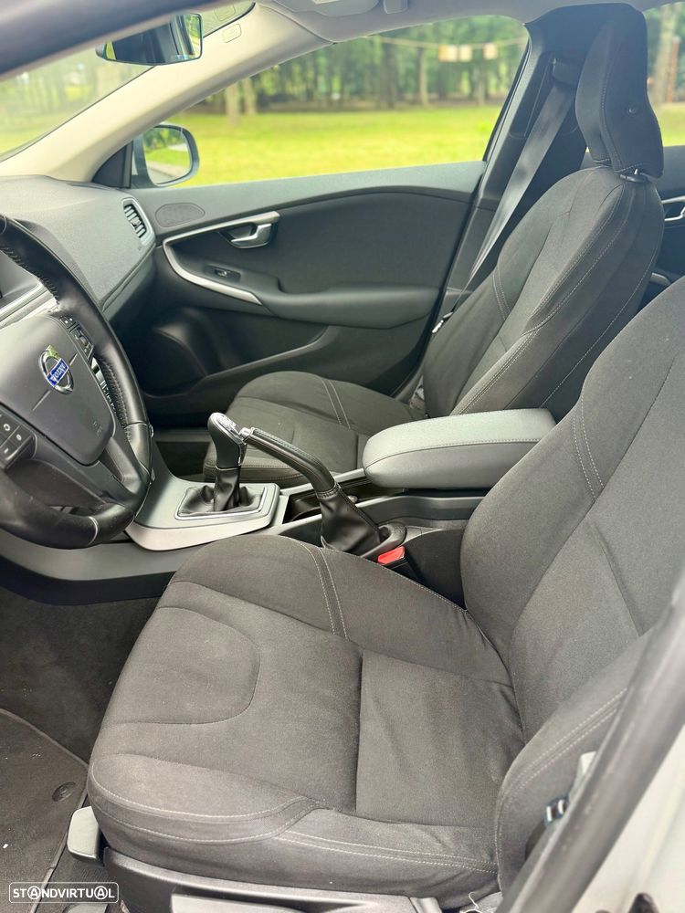 Volvo V40 D2 - 8