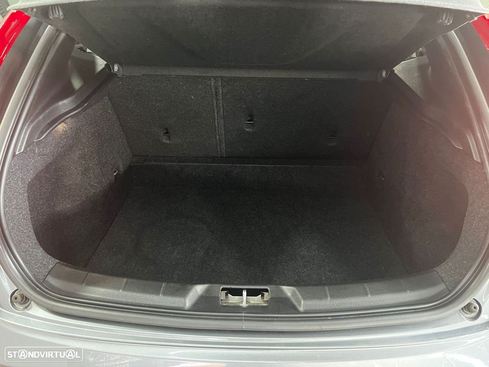 Volvo V40 Cross Country 2.0 D2 Summum - 22