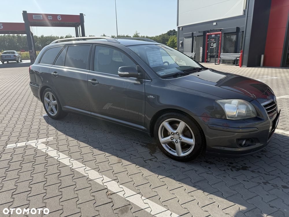 Toyota Avensis - 1
