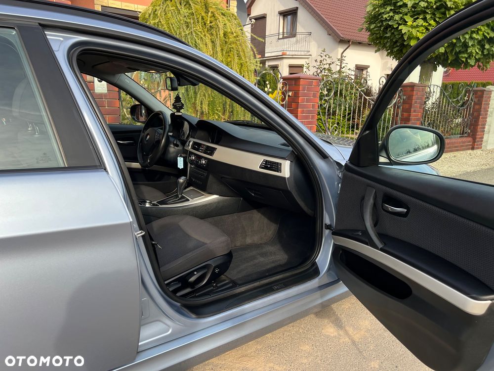 BMW Seria 3 318d DPF Edition Lifestyle - 23