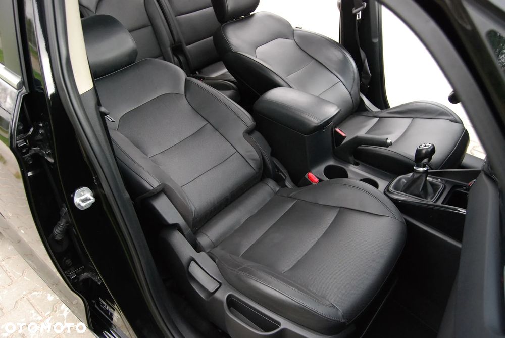 Kia Carens 1.7 CRDi 141 Dream Team Edition - 39