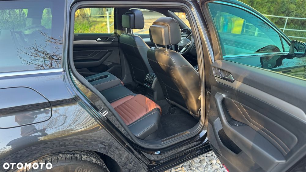 Volkswagen Passat 2.0 TDI SCR DSG Elegance - 32