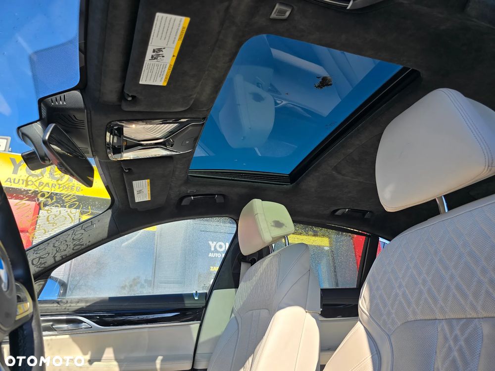 BMW Seria 7 750i xDrive - 14