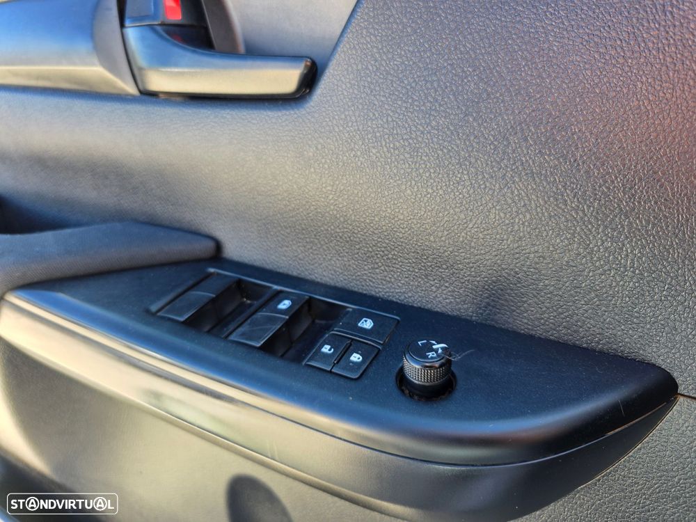 Toyota Hilux 2.4 D-4D 4WD CD CH - 22