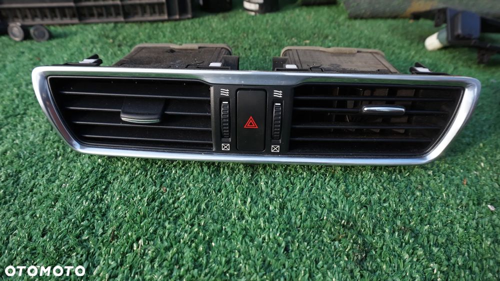 Mazda 3 BM srodkowa kratka nawiewu