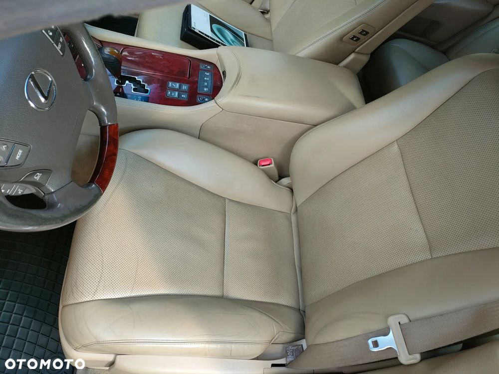 Lexus LS - 9