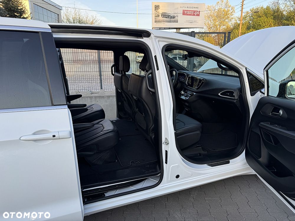 Chrysler Pacifica - 15