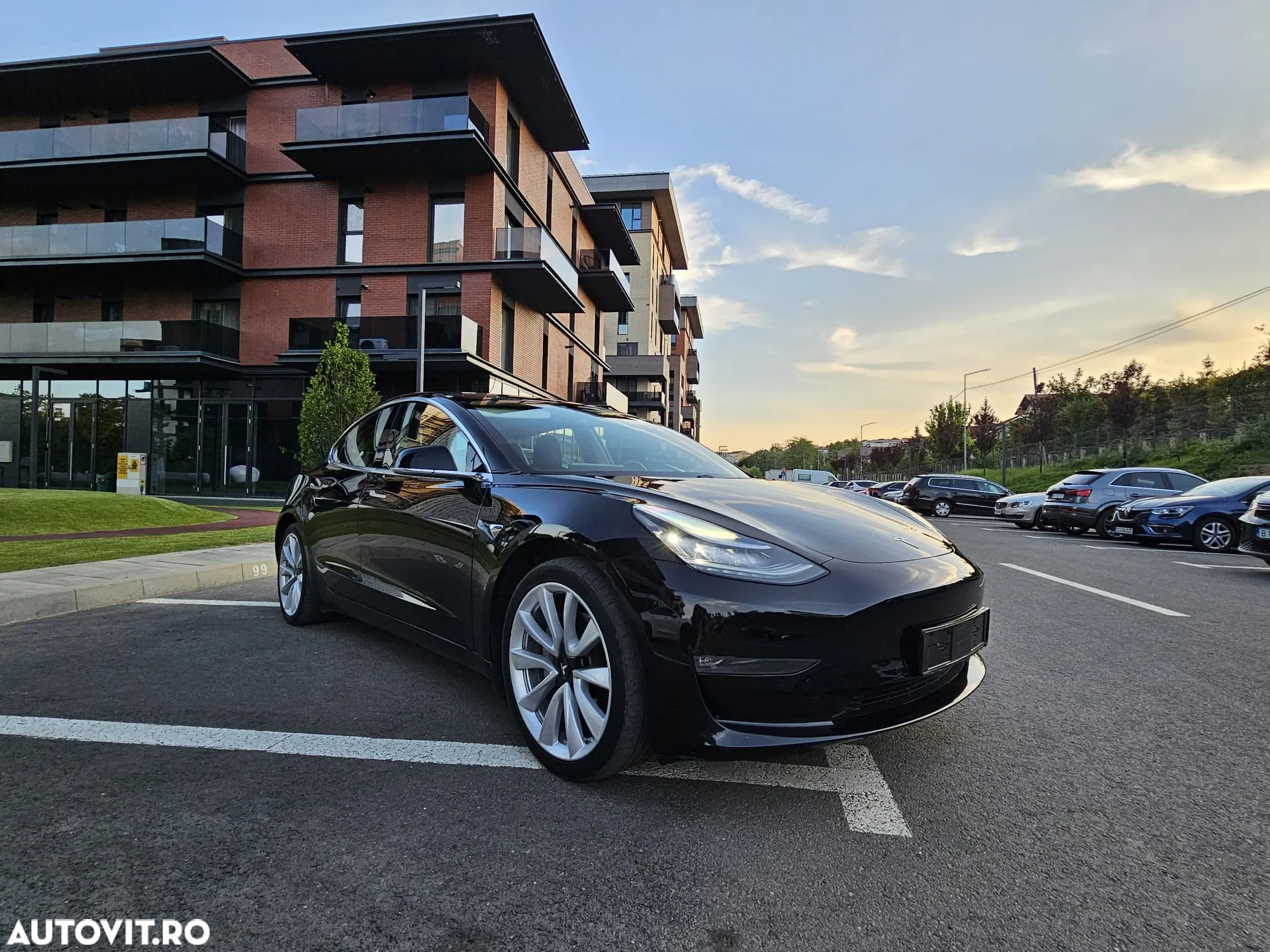 Tesla Model 3 Langstreckenbatterie Allradantrieb Dual Motor - 2