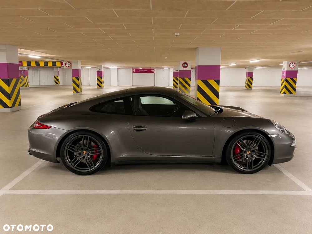 Porsche 911 Carrera 4S - 4
