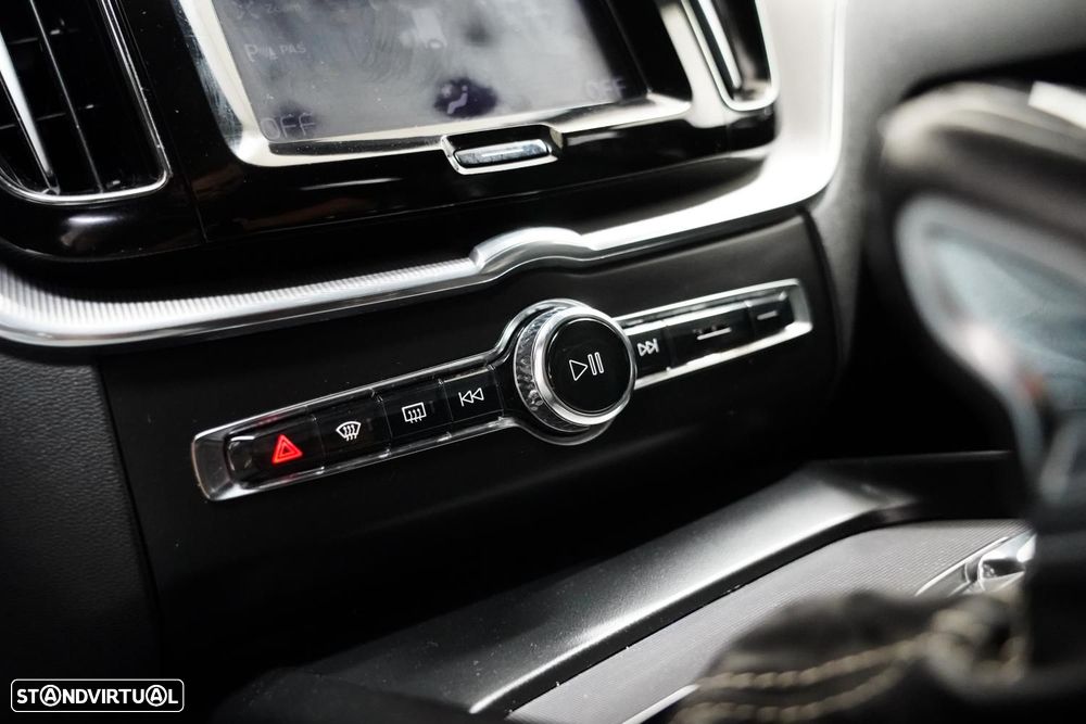 Volvo XC 60 2.0 D4 R-Design Geartronic - 13