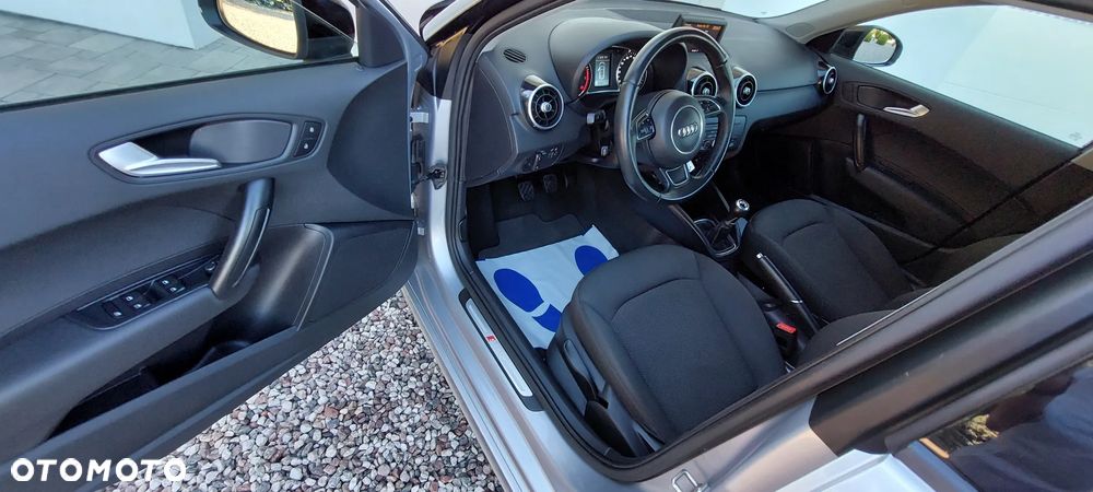 Audi A1 Sportback 1.2 TFSI S line Sportpaket - 17