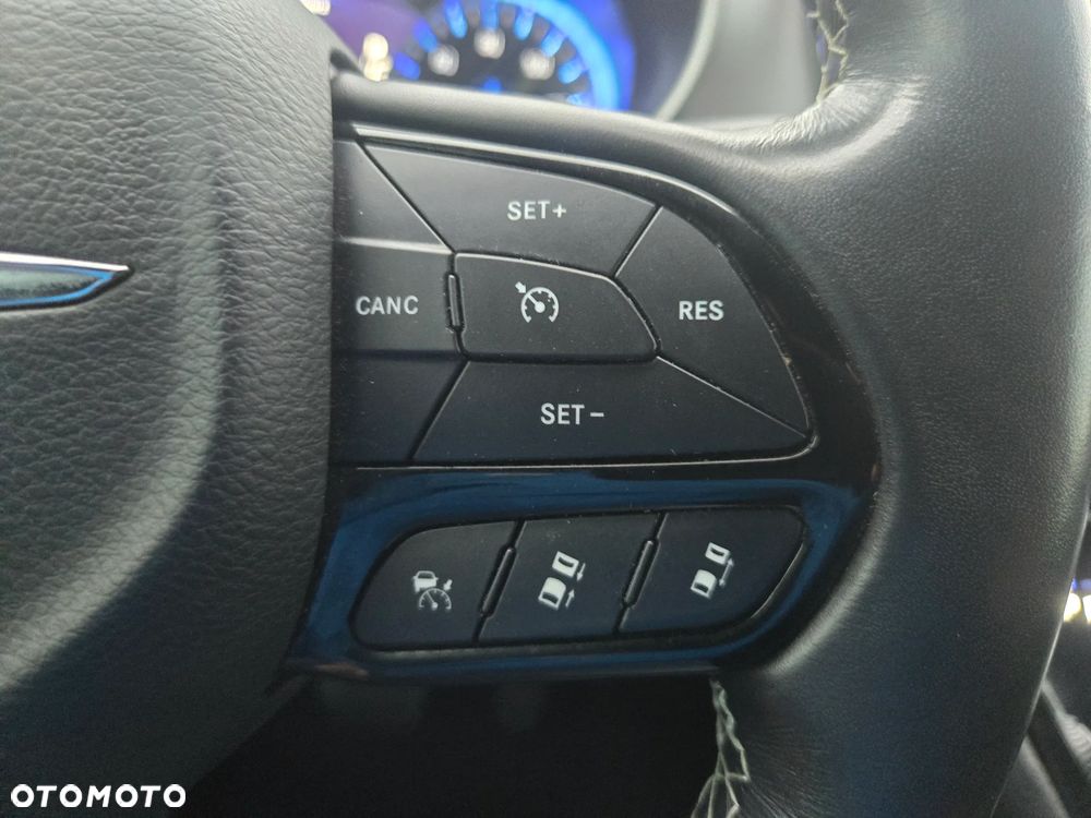Chrysler Pacifica - 34