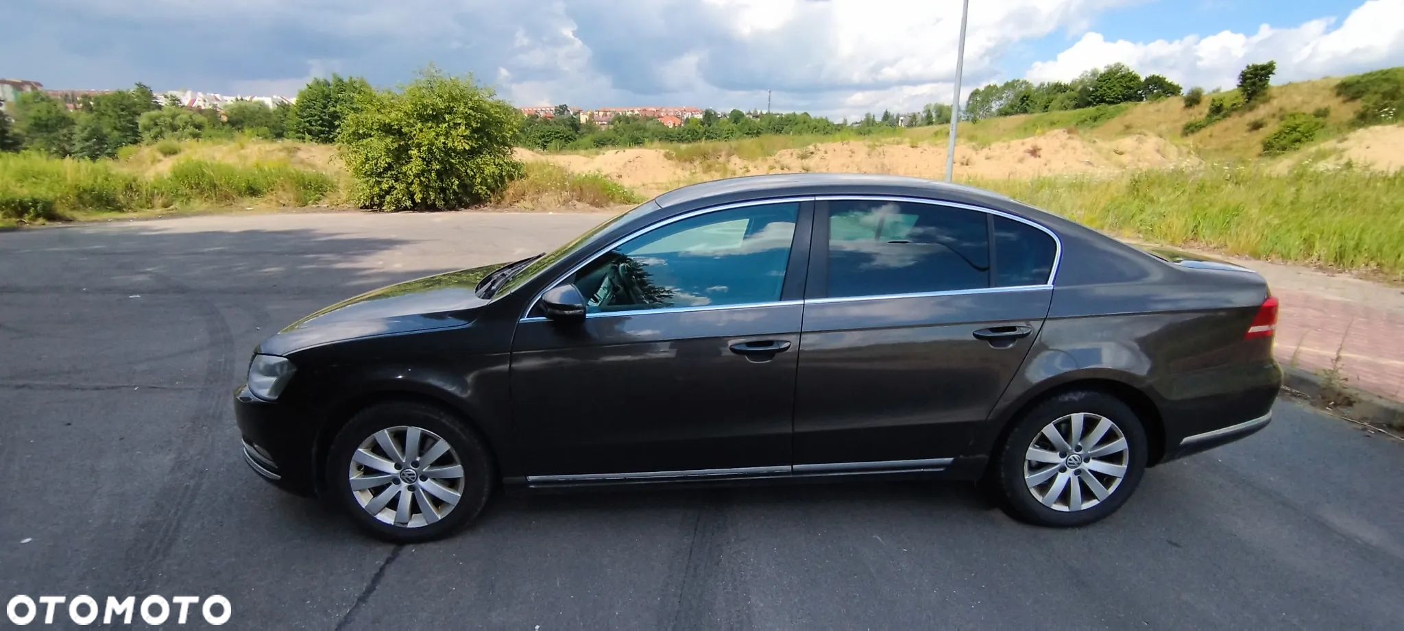 Volkswagen Passat - 1