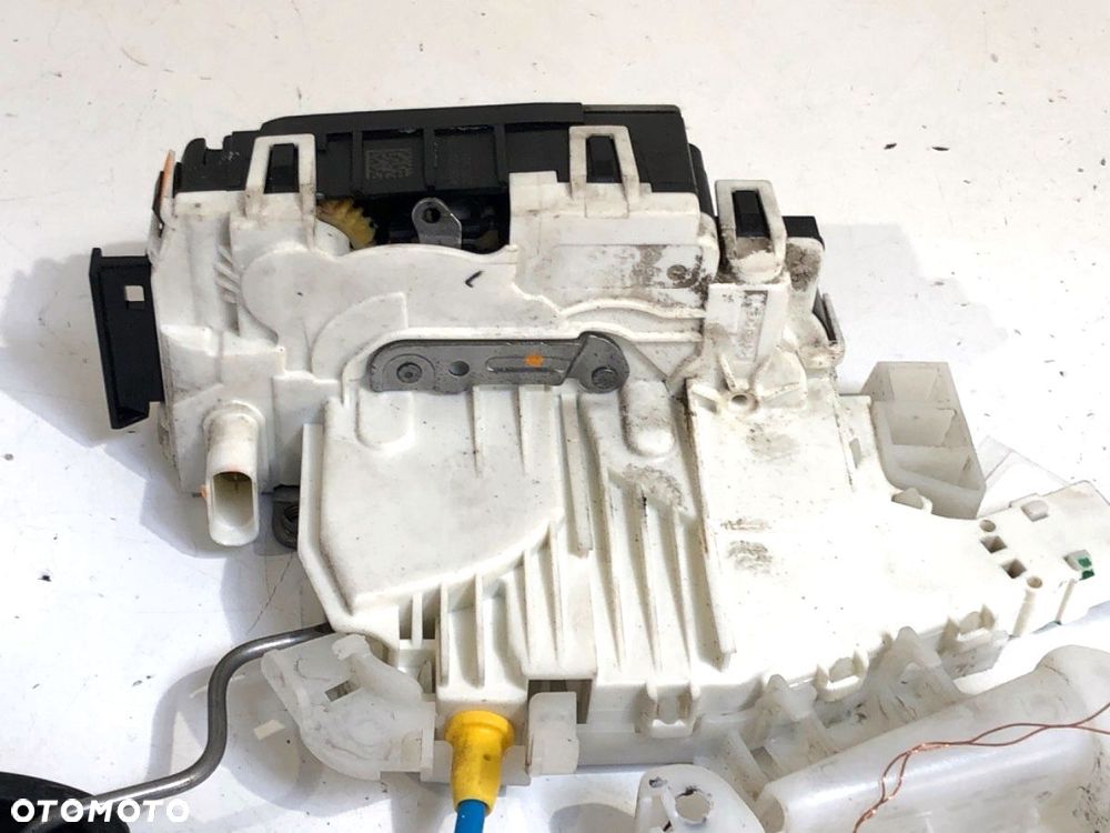 ZAMEK DRZWI LEWY PRZÓD  MERCEDES-BENZ KLASA E T-Model (S212) 2009 - 2016 E 200 CDI / BlueTEC - 2