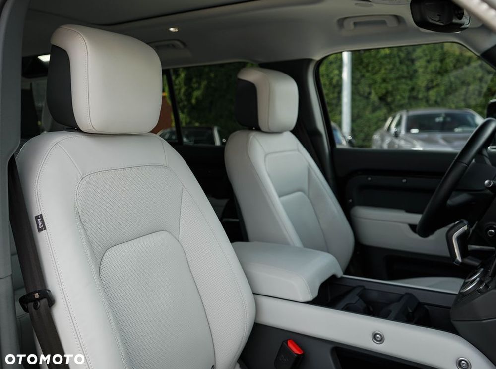 Land Rover Defender 3.0 D350 mHEV X-Dynamic HSE - 35