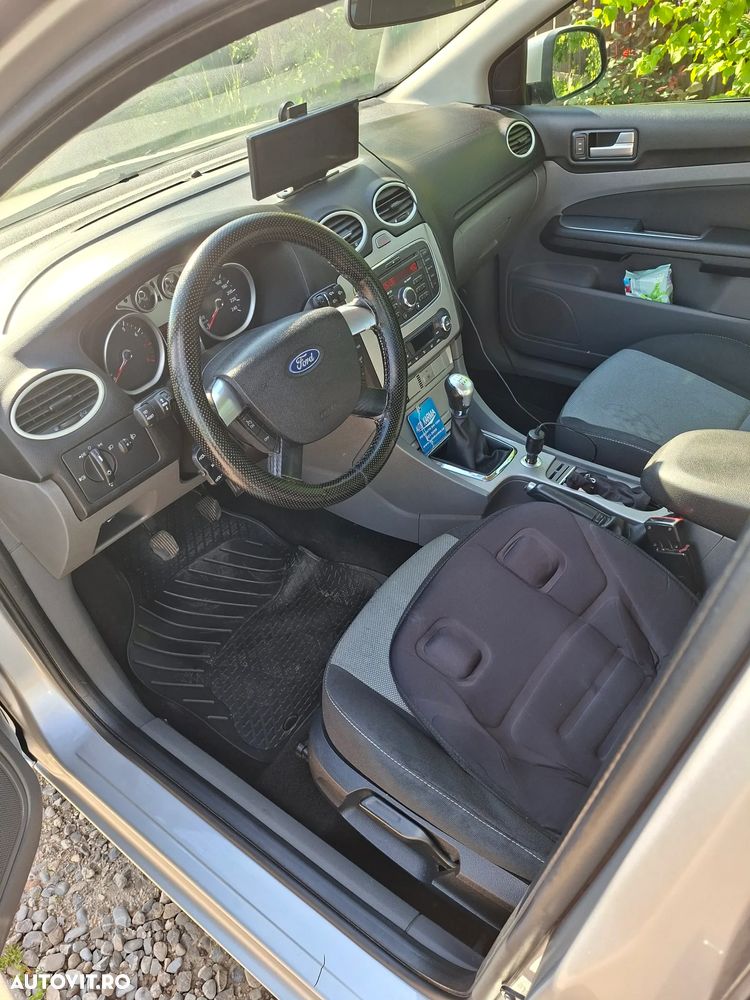 Ford Focus 1.6 Ambiente - 4