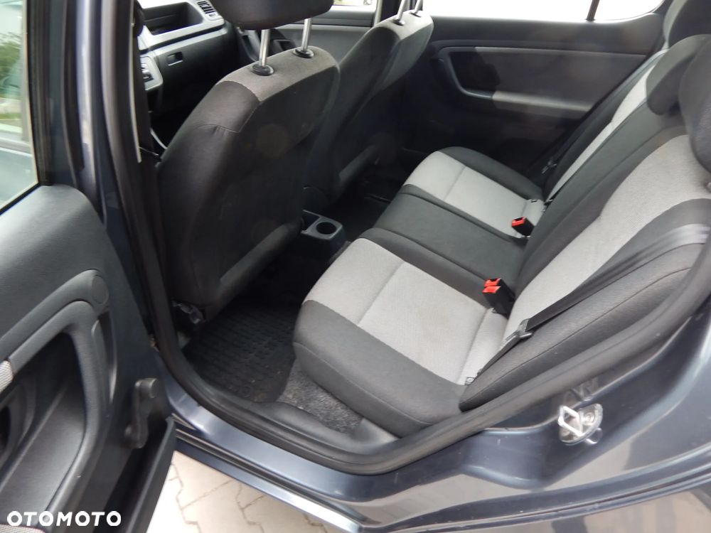 Skoda Fabia 1.2 HTP STYLE Edition - 14