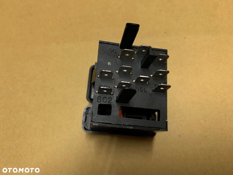 WŁĄCZNIK PRZEŁĄCZNIK ŚWIATEŁ VOLKSWAGEN PASSAT B3 POLO NOWY - 2