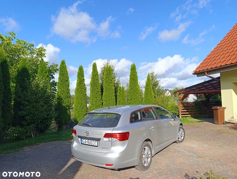 Toyota Avensis 2.0 D-4D Premium - 2