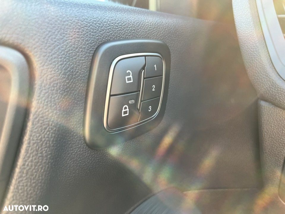 Ford Kuga - 28