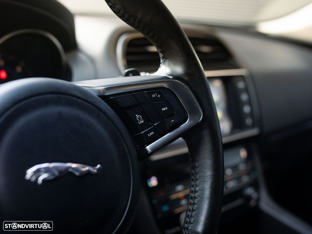 Jaguar F-Pace 2.0 i4D Prestige Aut. - 33