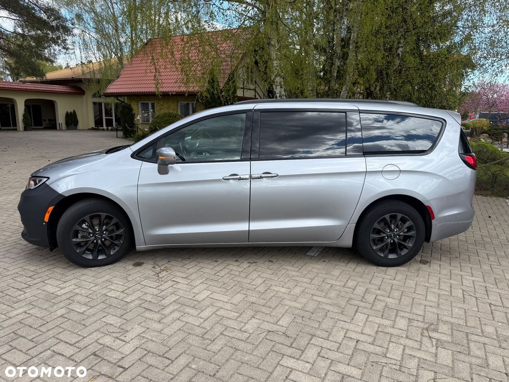 Chrysler Pacifica - 2
