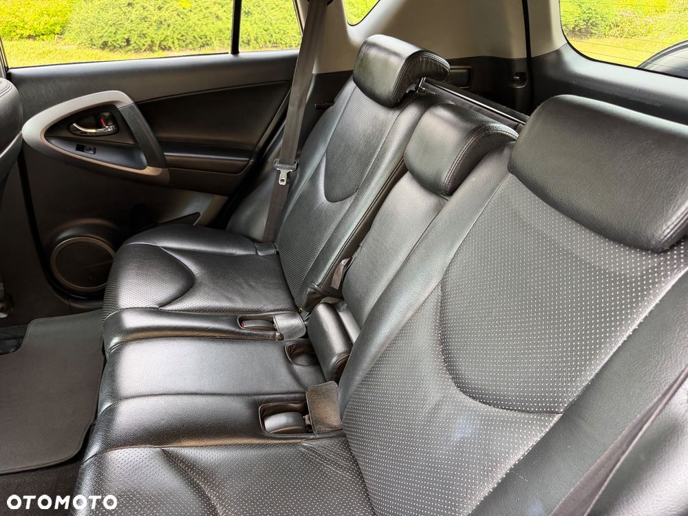 Toyota RAV4 2.2 D-4D Prestige - 29