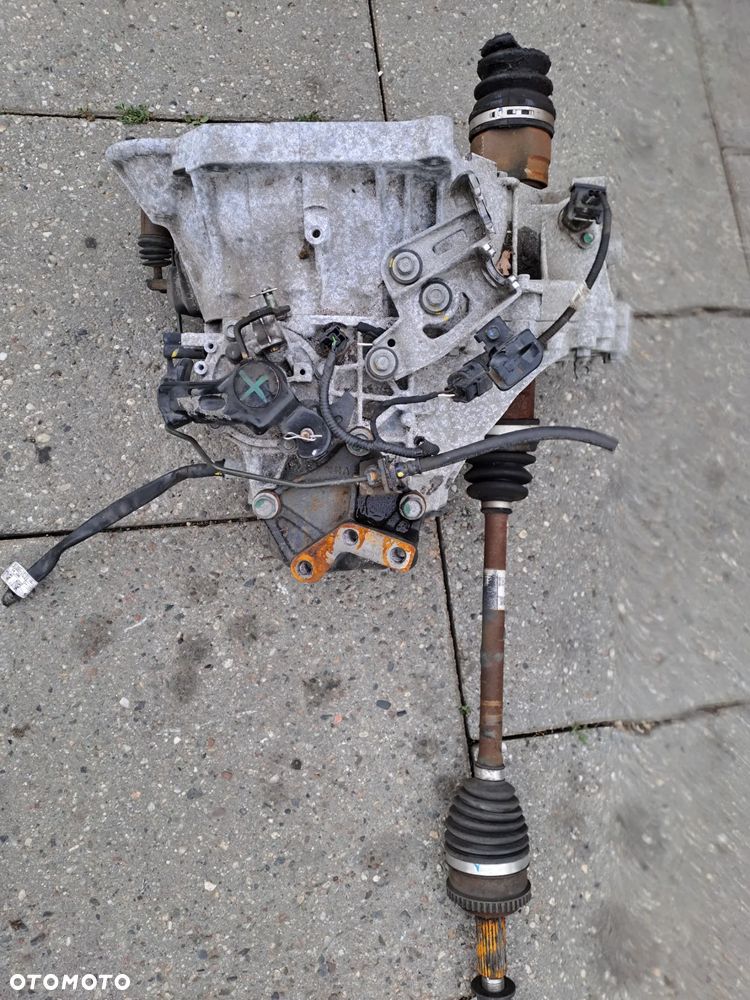 Hyundai IX20 Kia Venga 1.4 16V skrzynia biegów kod TBJ5F półosie - 1