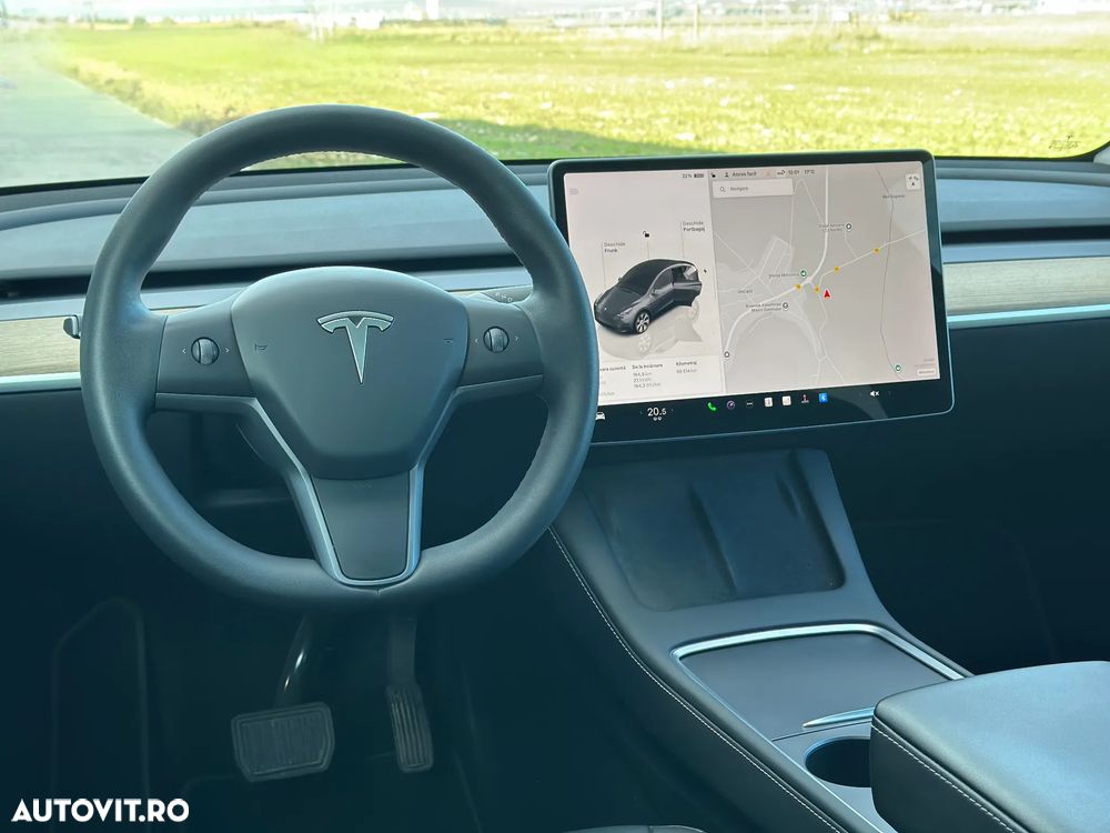 Tesla Model Y - 13