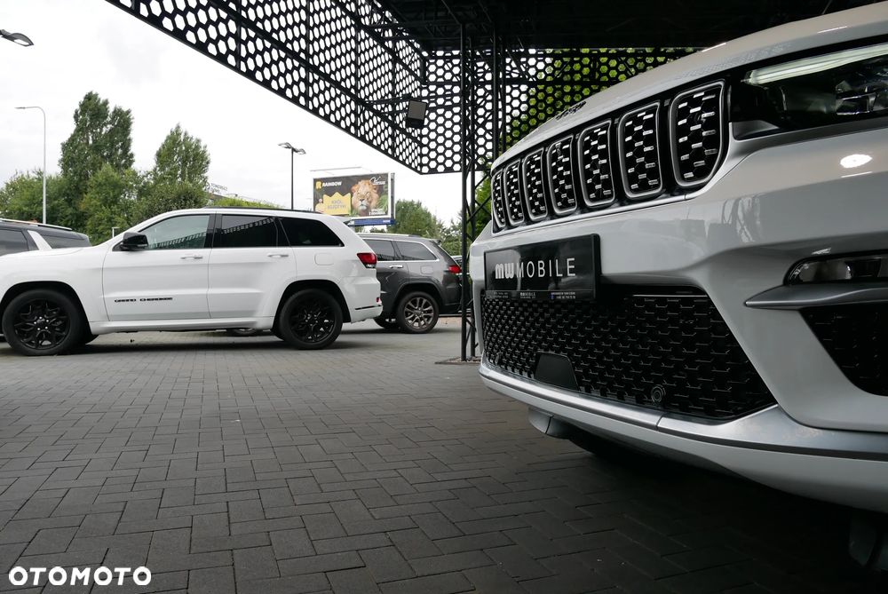 Jeep Grand Cherokee - 35