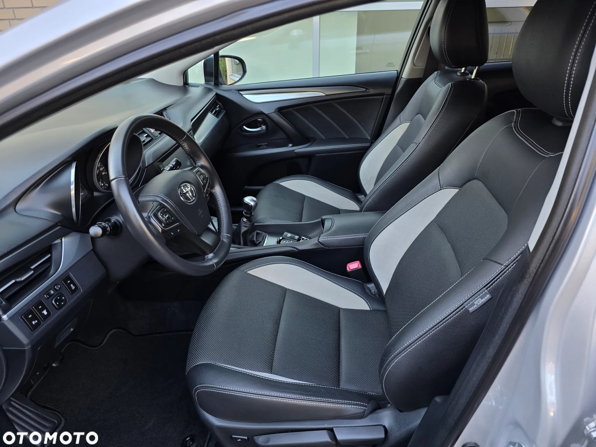 Toyota Avensis 1.8 Prestige - 19