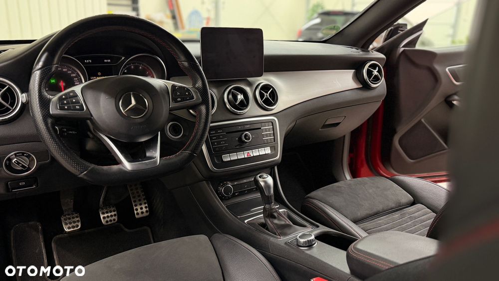 Mercedes-Benz CLA 180 AMG Line - 16