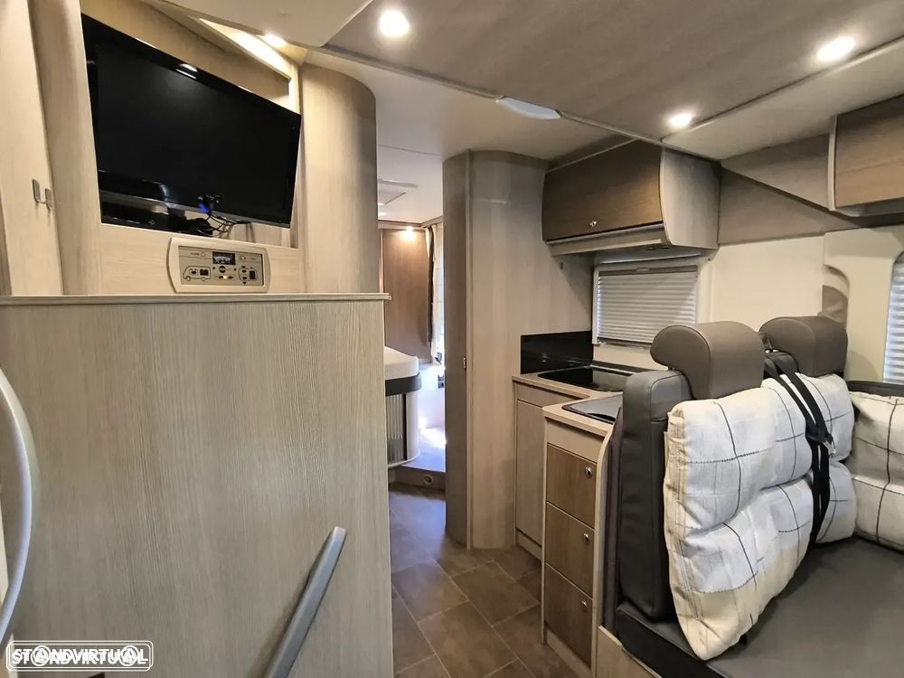 Burstner Ixeo Fifty Five 55 Cama central + basculante - 11