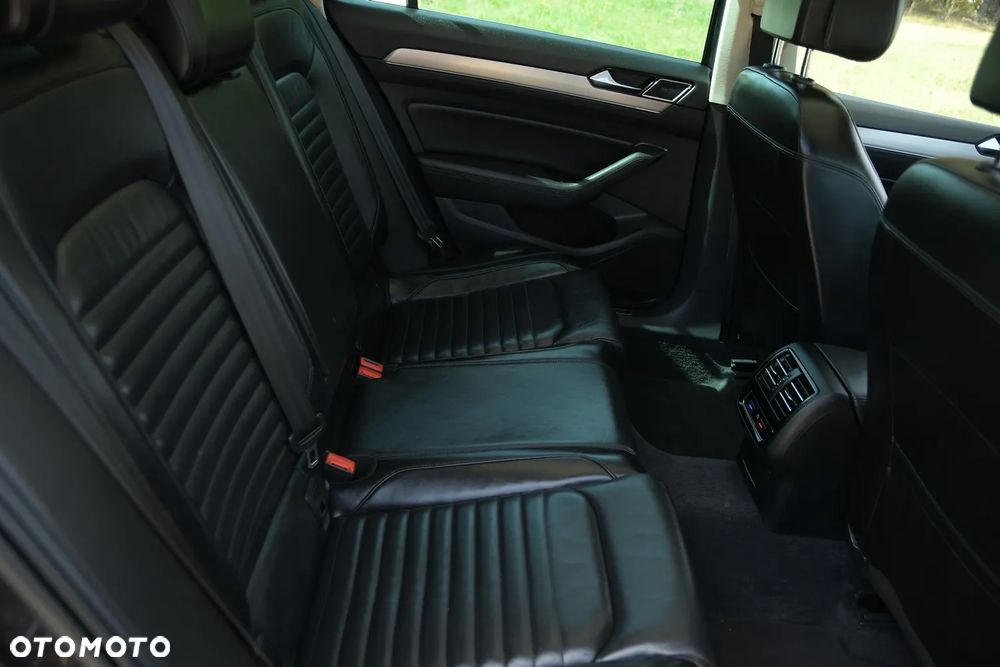 Volkswagen Passat 2.0 TDI (BlueMotion Technology) DSG Highline - 23