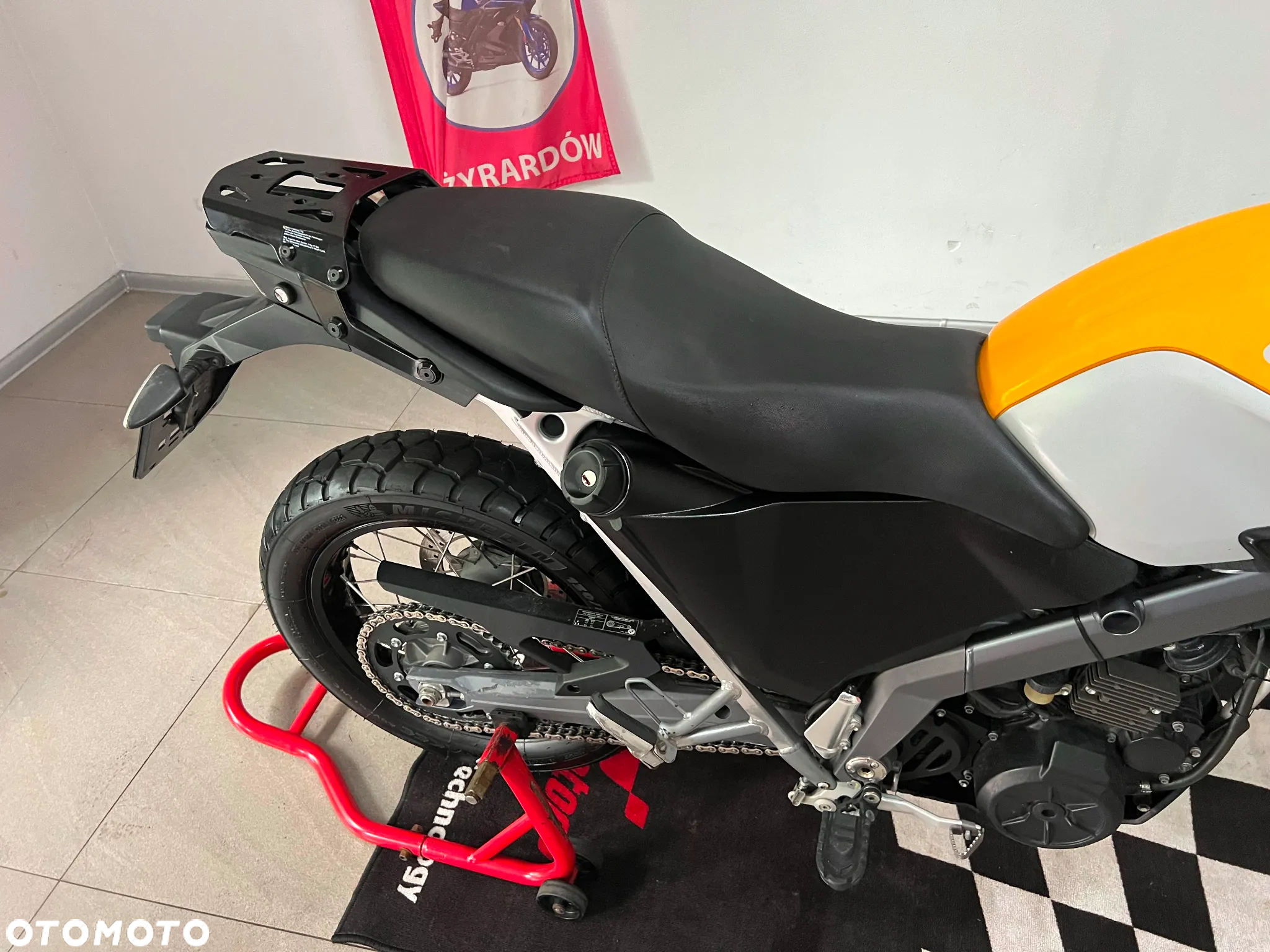 BMW G - 9