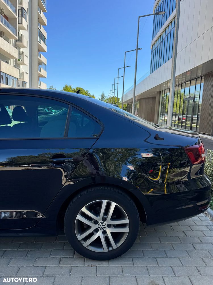 Volkswagen Jetta 2.0 TDI Comfortline - 4