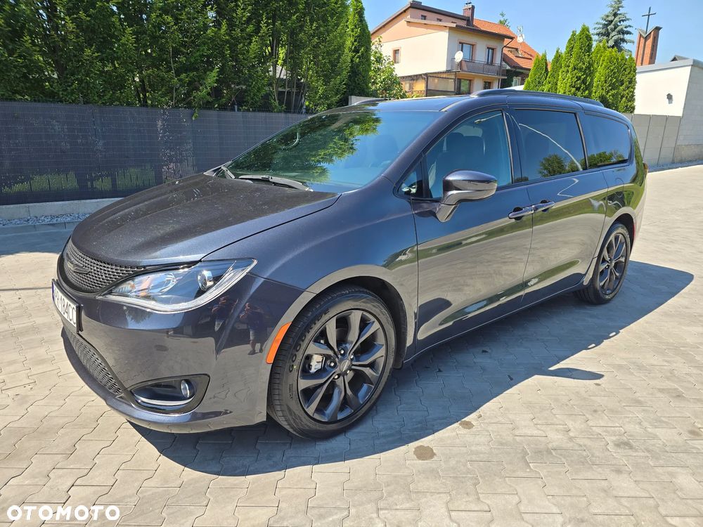 Chrysler Pacifica - 12