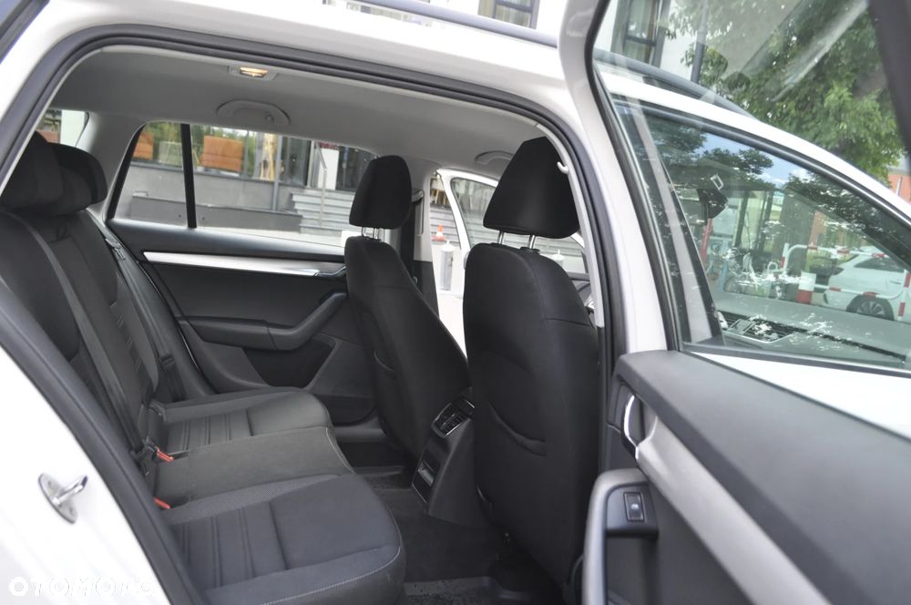 Skoda Octavia 1.5 TSI ACT Active - 10