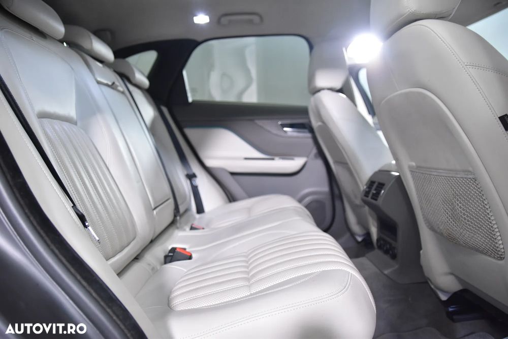 Jaguar F-Pace - 12