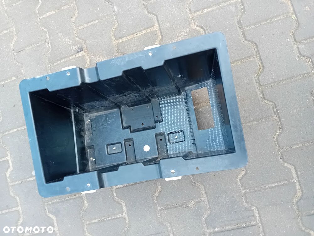 Mercedes Sprinter  910 Skrzynka obudowa akumulatora - 1