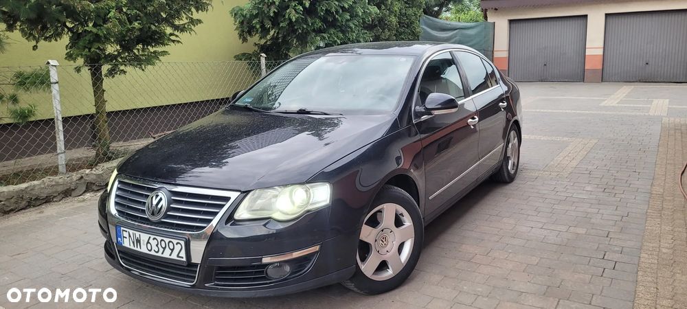 Volkswagen Passat 2.0 TDI DPF BlueMotion Technology Highline - 1
