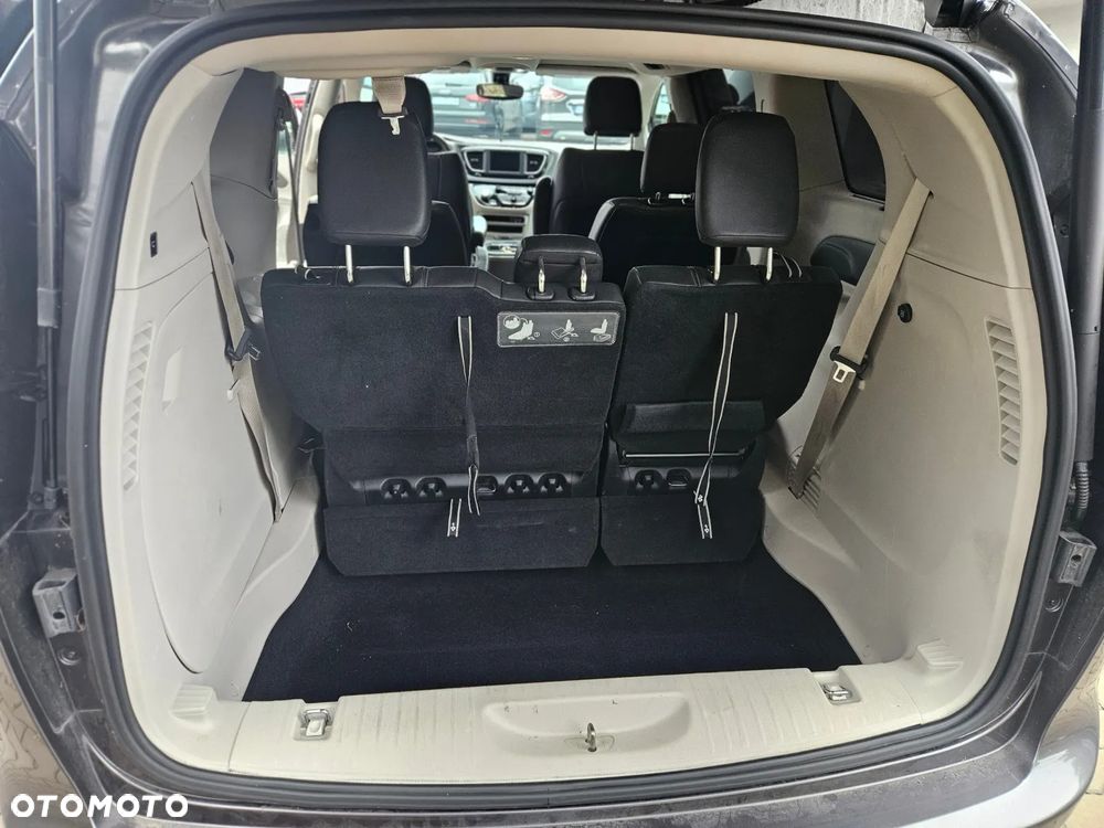 Chrysler Pacifica - 16