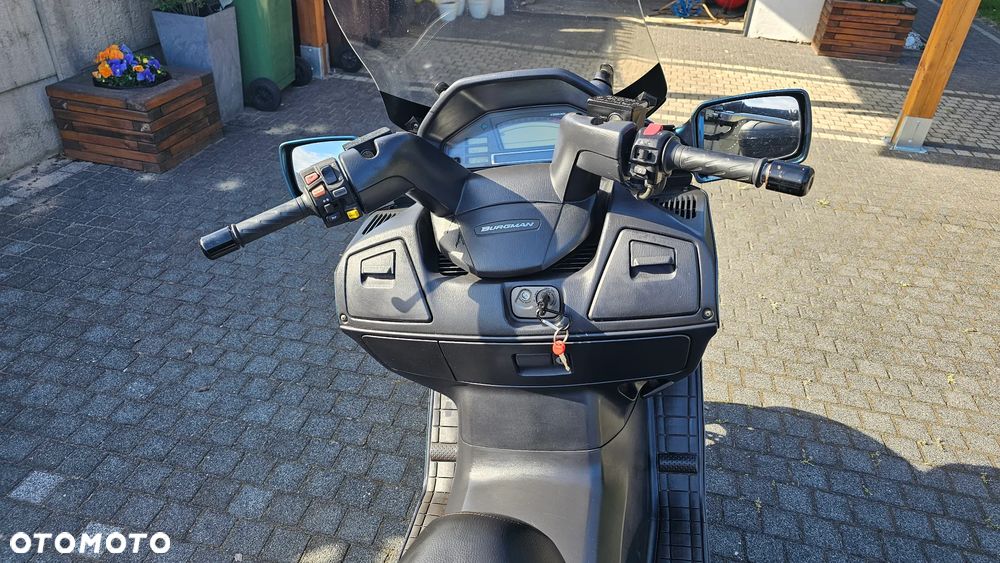 Suzuki Burgman - 4