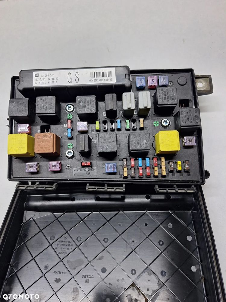 MODUŁ ,SKRZYNKA BEZPIECZNIKÓW 13206746 - OPEL ZAFIRA B - 1