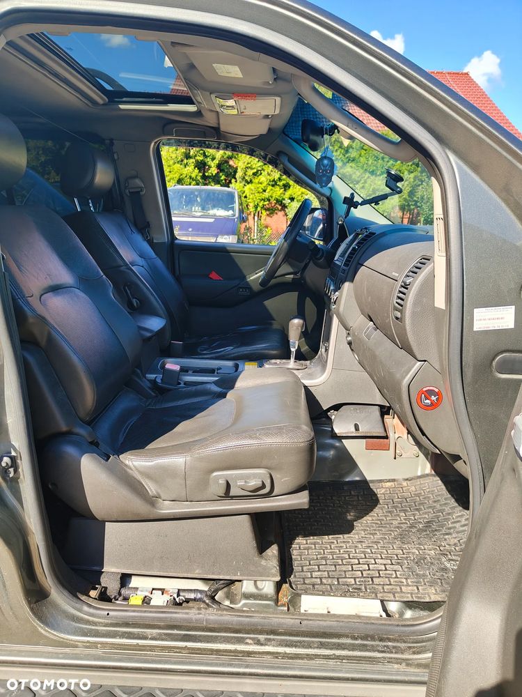 Nissan Pathfinder 2.5 DCi Sport / SE - 10