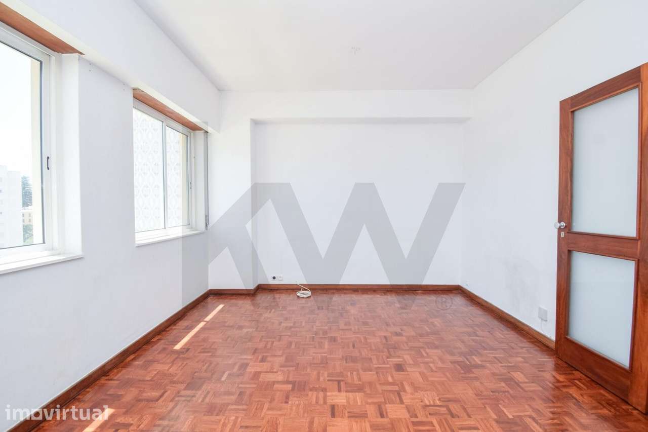 Apartamento T3 com Excelente Exposição Solar em Benfica - Grande imagem: 4/23