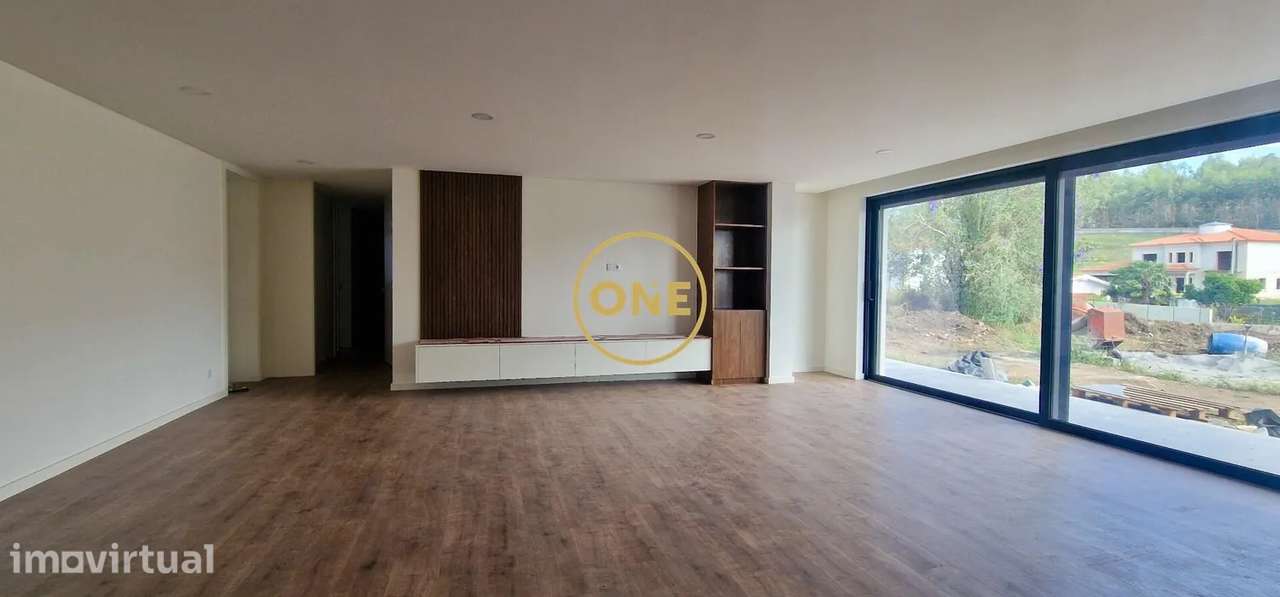 Magnífica moradia térrea nova com 3 quartos, incl uma suíte com closet - Grande imagem: 3/33